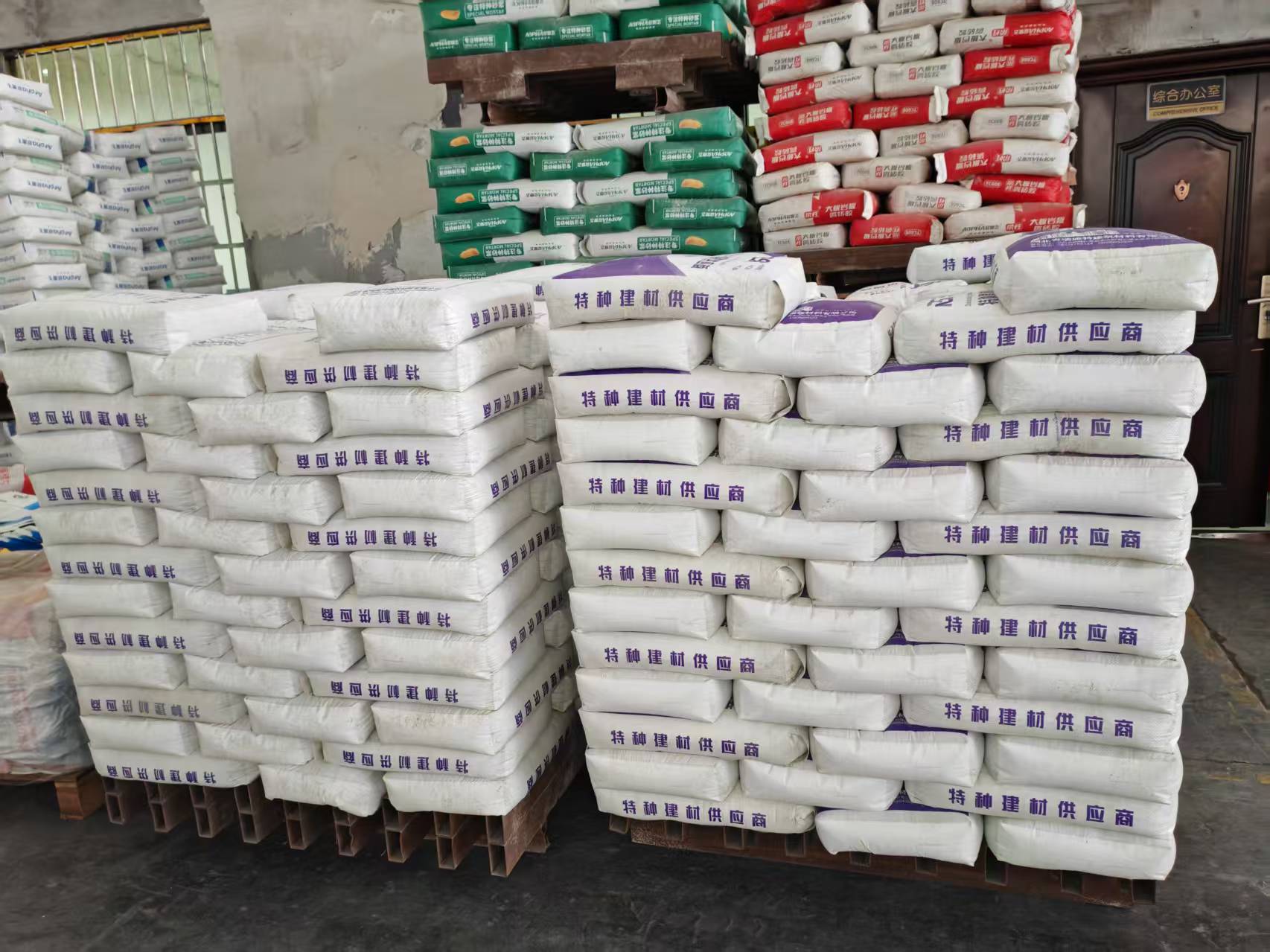 群英乡拱顶带模注浆料