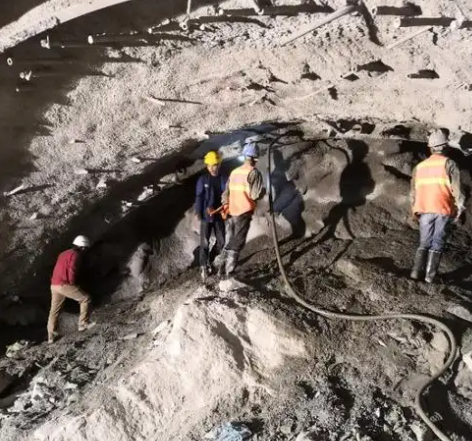 群英乡拱顶带模注浆料的施工流程及注意事项